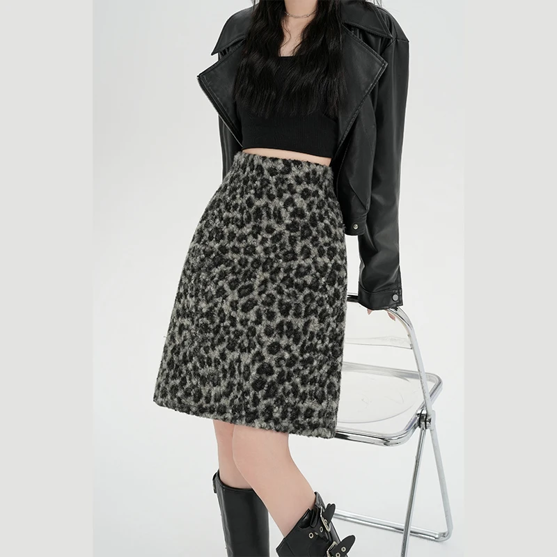 กระโปรงสั้นลายเสือดาวสำหรับผู้หญิง ผ้าขนสัตว์ แฟชั่นฤดูใบไม้ร่วงฤดูหนาว 2026 เอวสูง ยางยืด ทรงเอ กระโปรงหนา สไตล์สตรีทแวร์