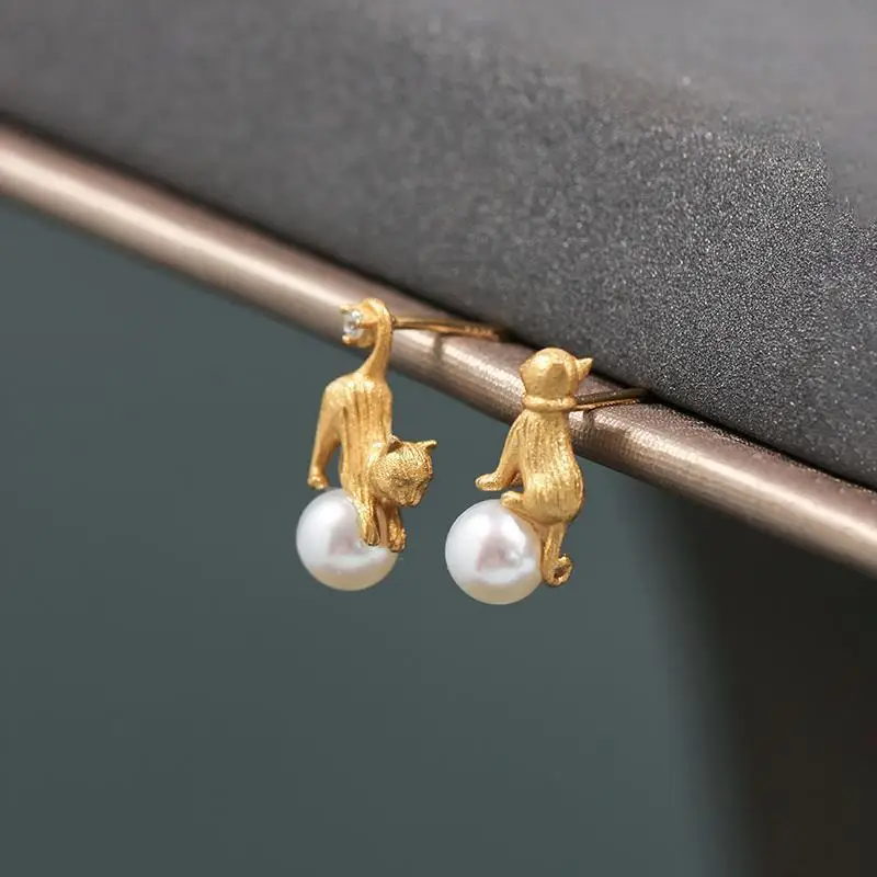 SRCOI Funny Cat Pearl Stud Earrings For Women Animal Pet Asymmetrical Girl Earrings Minimalist Small Unusual Gifts 2022