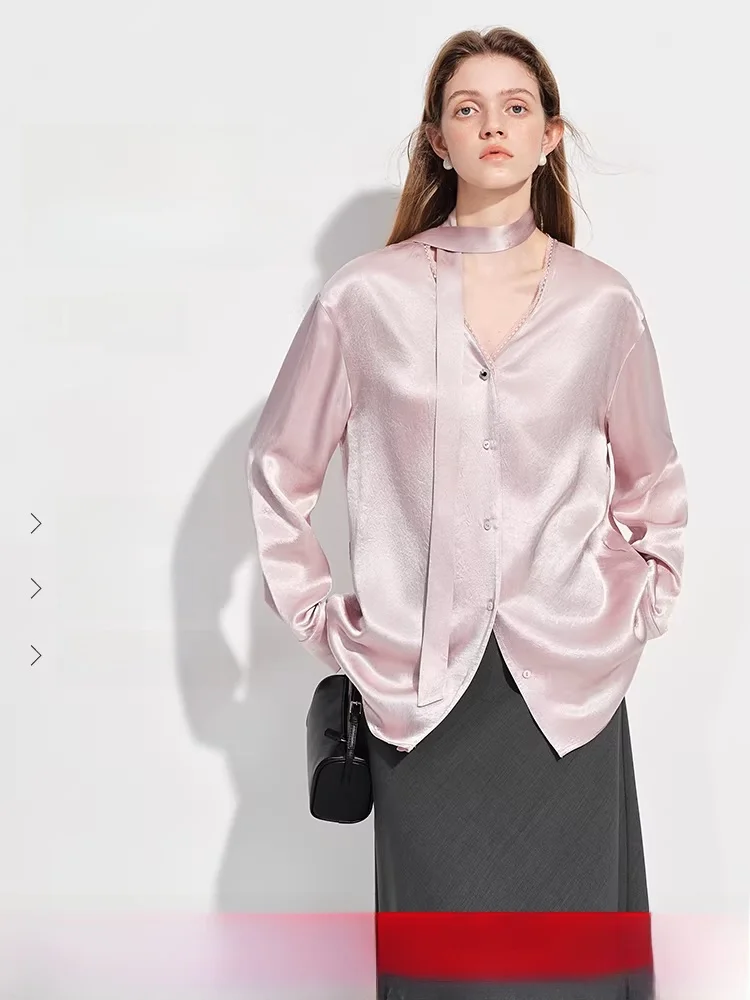 

Новинка: Элегантная атласная блузка с V-образным вырезом и длинными рукавами, свободного кроя, из ацетатной ткани, с французским принтом, для повседневной носки.