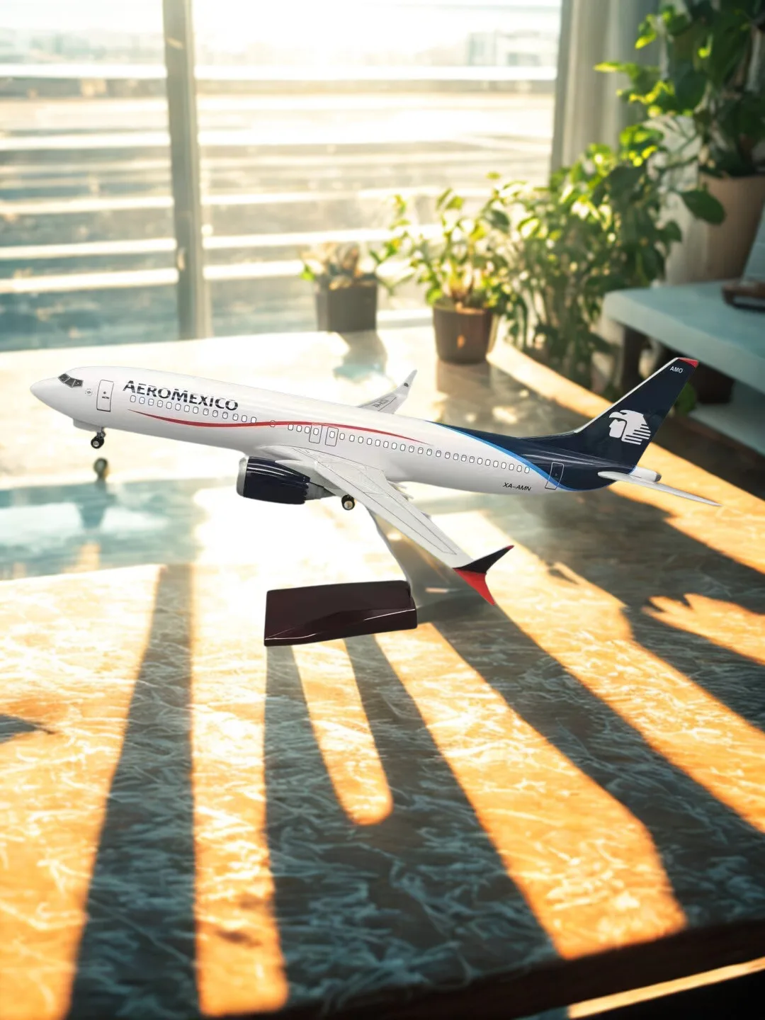 

Игрушечный самолет для мальчиков, 47 см, масштаб 1:85, модель B737, AEROMEXICO Mexico, авиакомпания с базовыми шасси, модель самолета из смолы