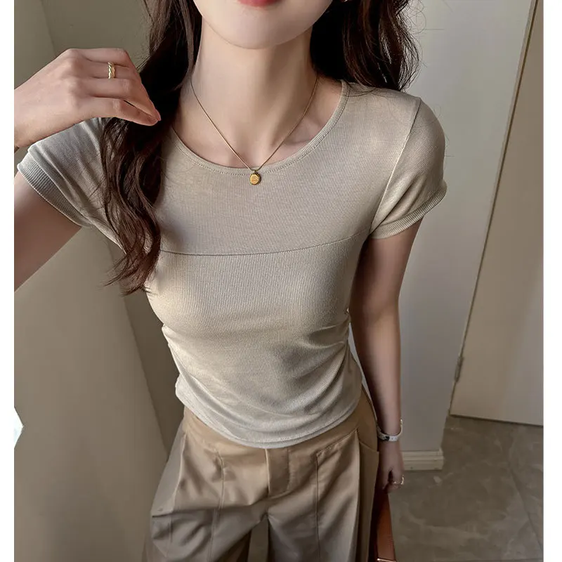 

Микропрозрачная женская футболка с коротким рукавом и вставками на плечах, облегающая, тонкая, с дизайнерским акцентом, нишевая, шикарная, высококачественная.