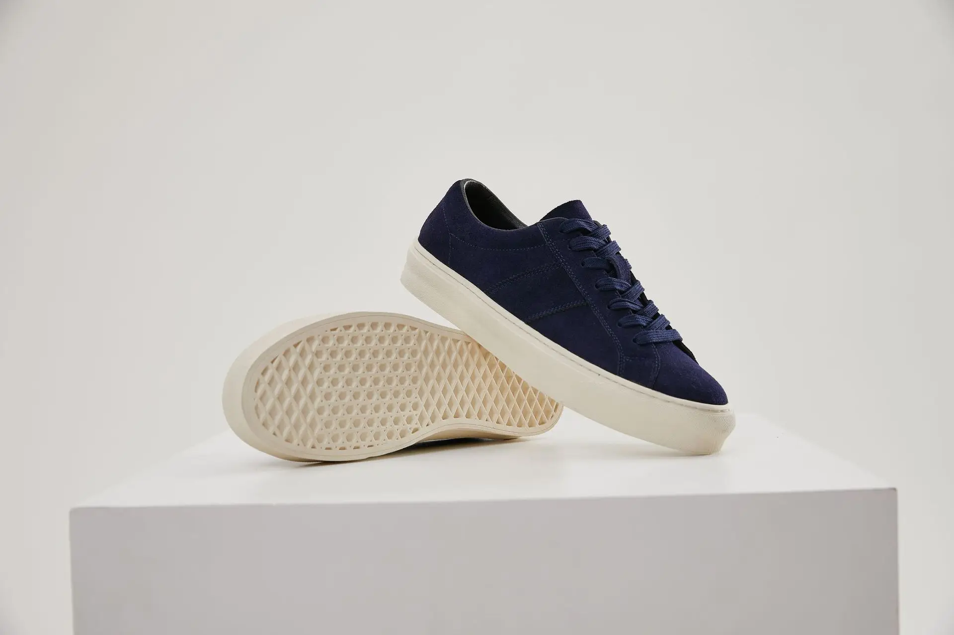 

Women Casual Platform Vulcanize Shoes Youth Students Fashion Sneakers Men Fashion Summer Ladies Sneakers Couple Outdoor Trainers