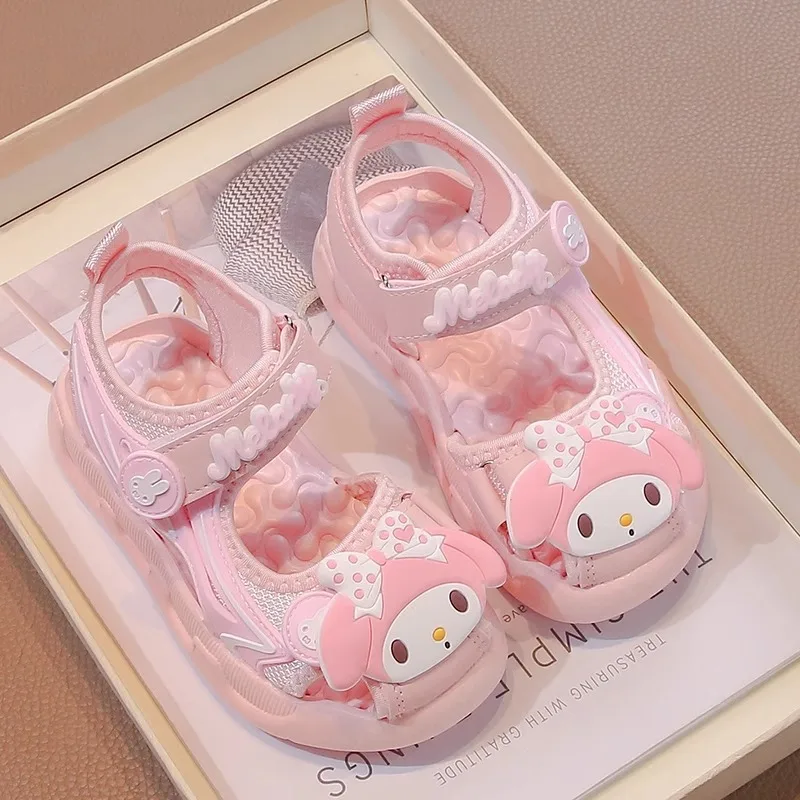 

Сандалии Sanrio My Melody для девочек, кавайная детская обувь принцессы, туфли на плоской подошве, детская пляжная обувь с героями мультфильмов, модные кроссовки в стиле аниме на мягкой подошве