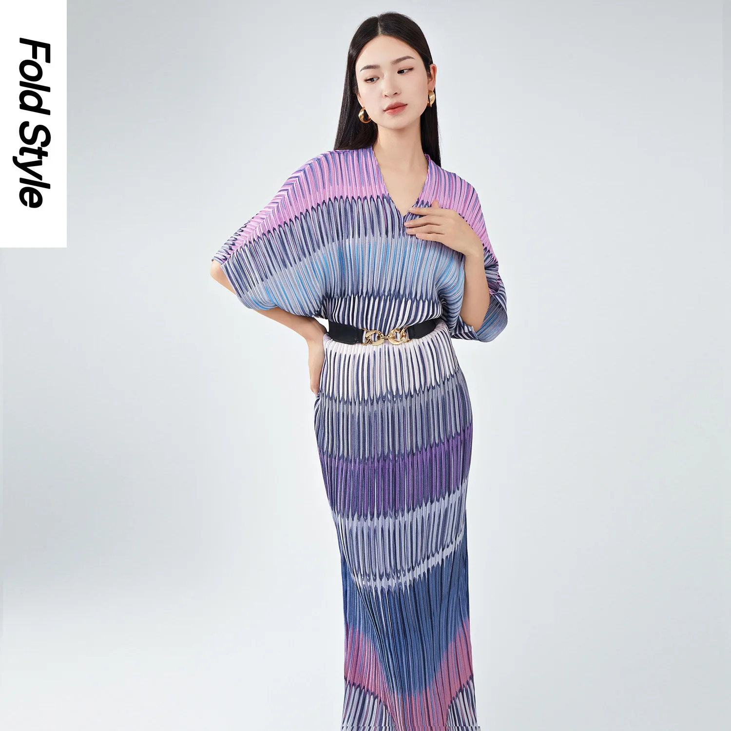 

2024 Spring and Autumn Women's New V-neck Contrast Stripe Printed Bat Sleeves Irregular Rugged Fashion Long Dress