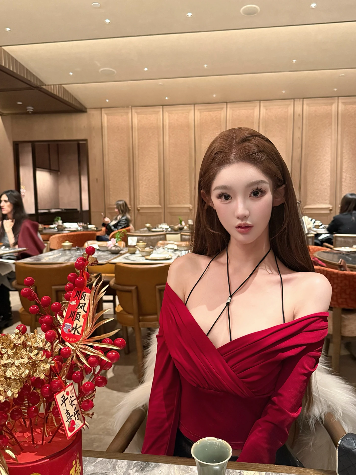 

Новогодняя коллекция Good Lu JOEY Pure Desire: Женская термокофта/базовый слой для ношения как нижнее белье, с эффектом высококачественного материала, можно носить как верхнюю одежду, имитация твила.