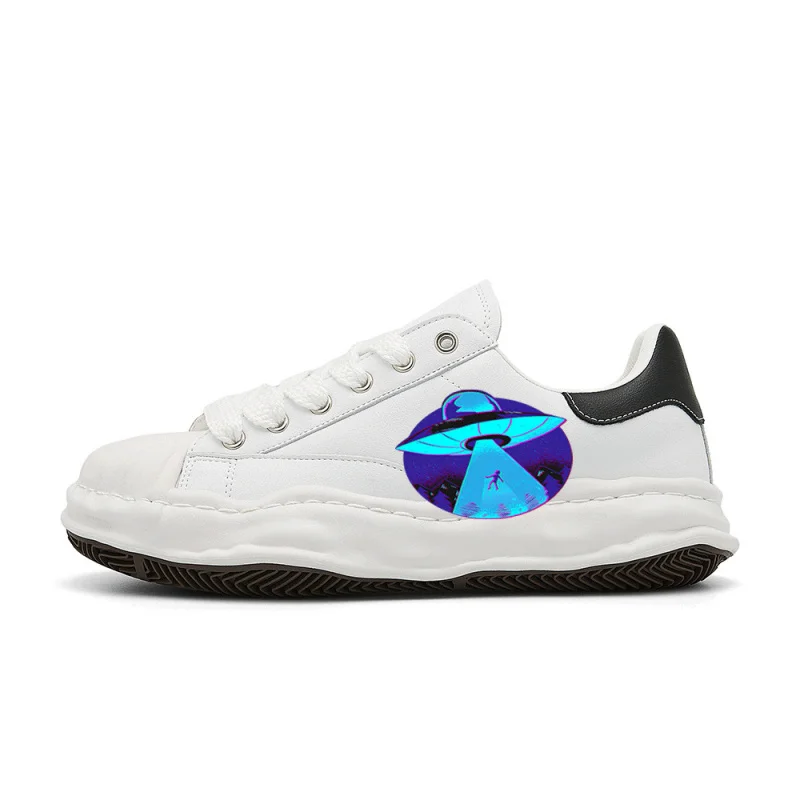 

UFO Abduction Flying SaucerVintage Fashion Street Sneakers，The design is retro, stylish, comfortable, and versatile，Suitable for