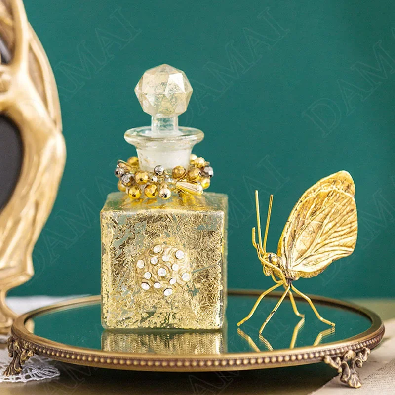 

Retro Glass Storage Jar with Lid Hand Gold Plated Decorative Bedroom Perfume Container European Living Room Desktop Ornaments