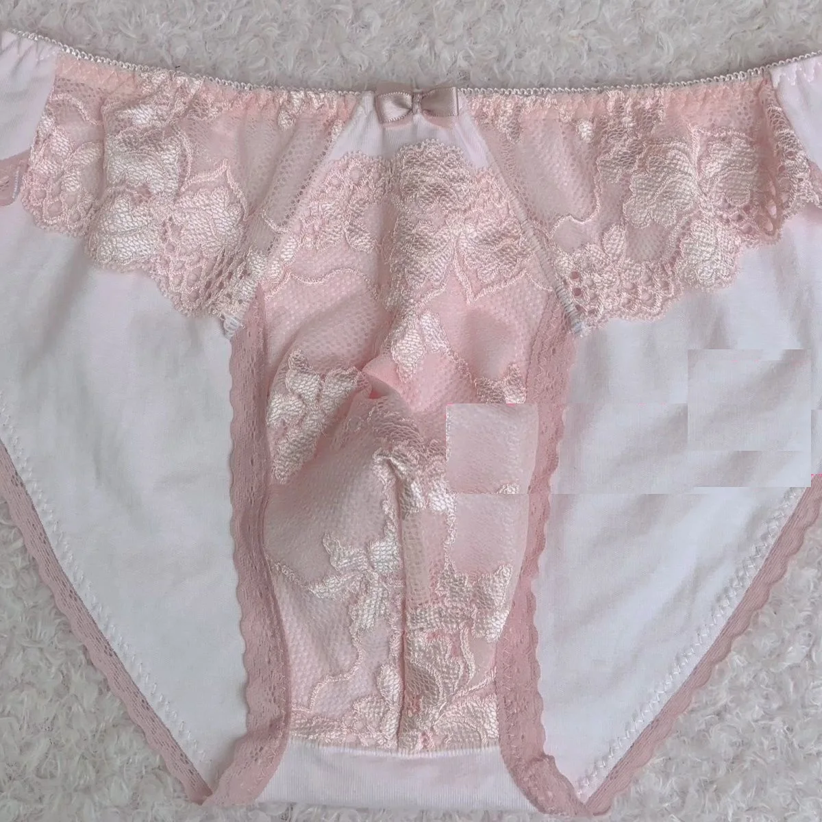 

Мужские розовые кружевные трусы