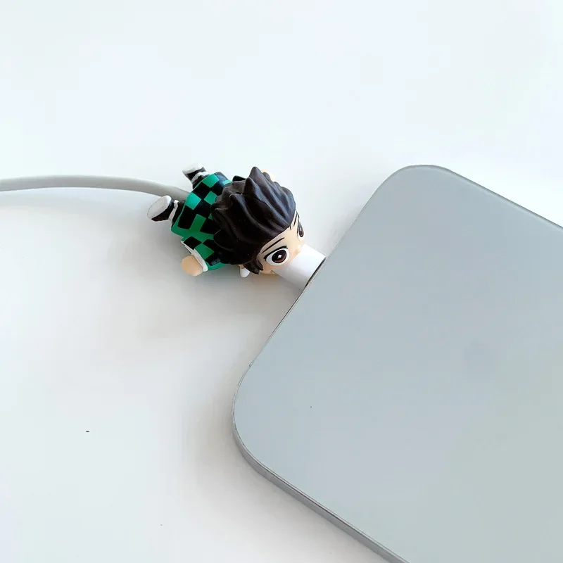 Demon Slayer ładuje zabezpieczenie kabla osłonę na USB do telefonu komórkowego kabel do transmisji danych etui ochronne figurki Anime Tanjirou Nezuko