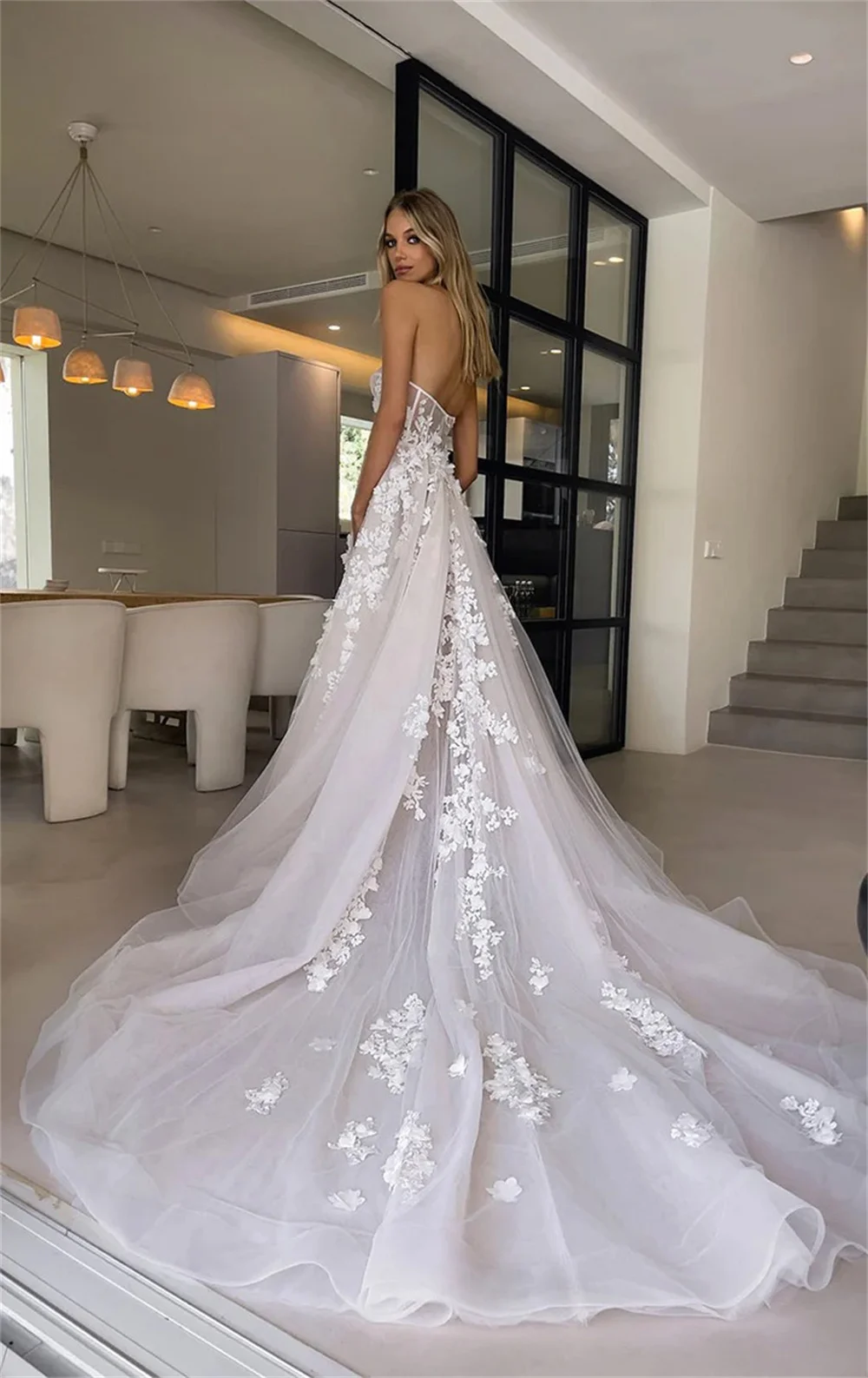 Tokyo Customized White Strapless Wedding Dress Sleeveless Back Zip Elegant Tulle Bridal Gown 2025 Flower A-Line Wedding Gown
