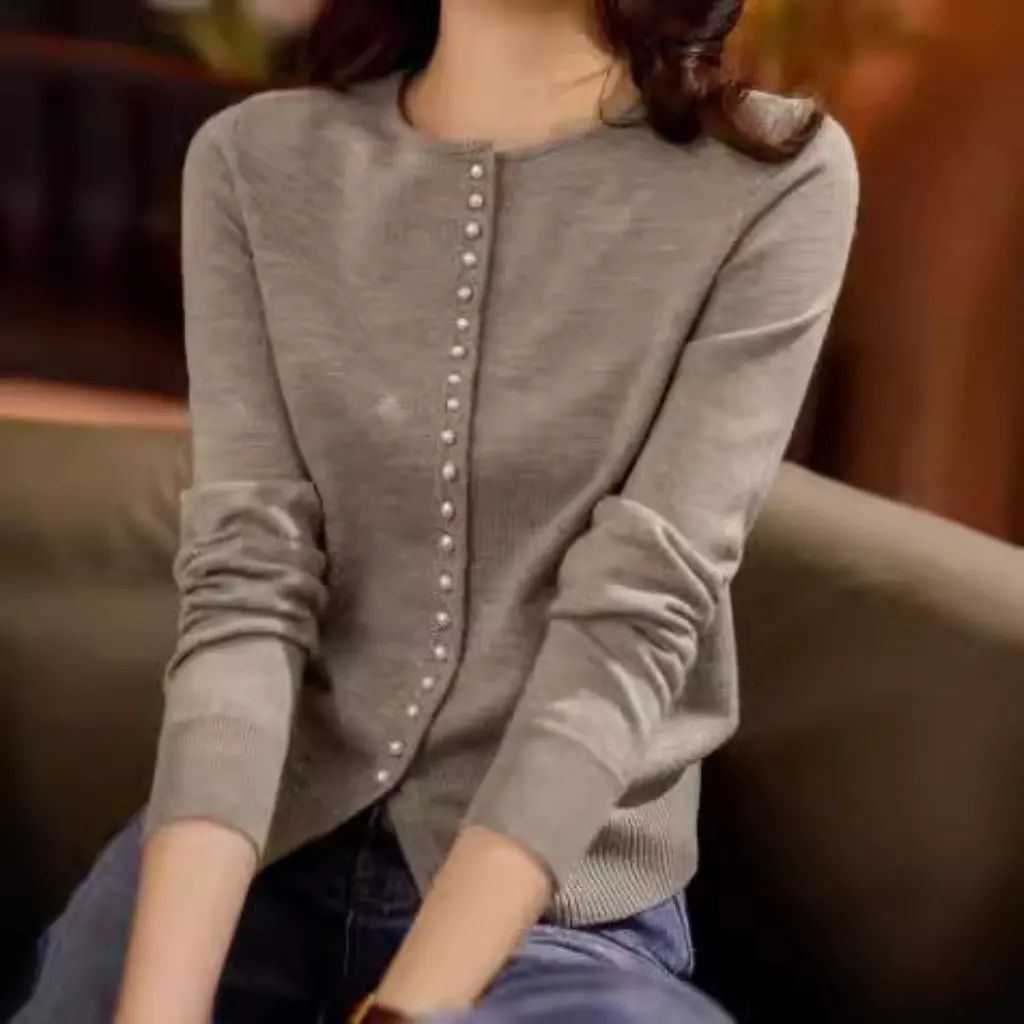 

Women's Elegant Knitted Cardigan Pearl Buckle German Yarn Imitation Wool Spring Autumn Commuter Style New Fashion