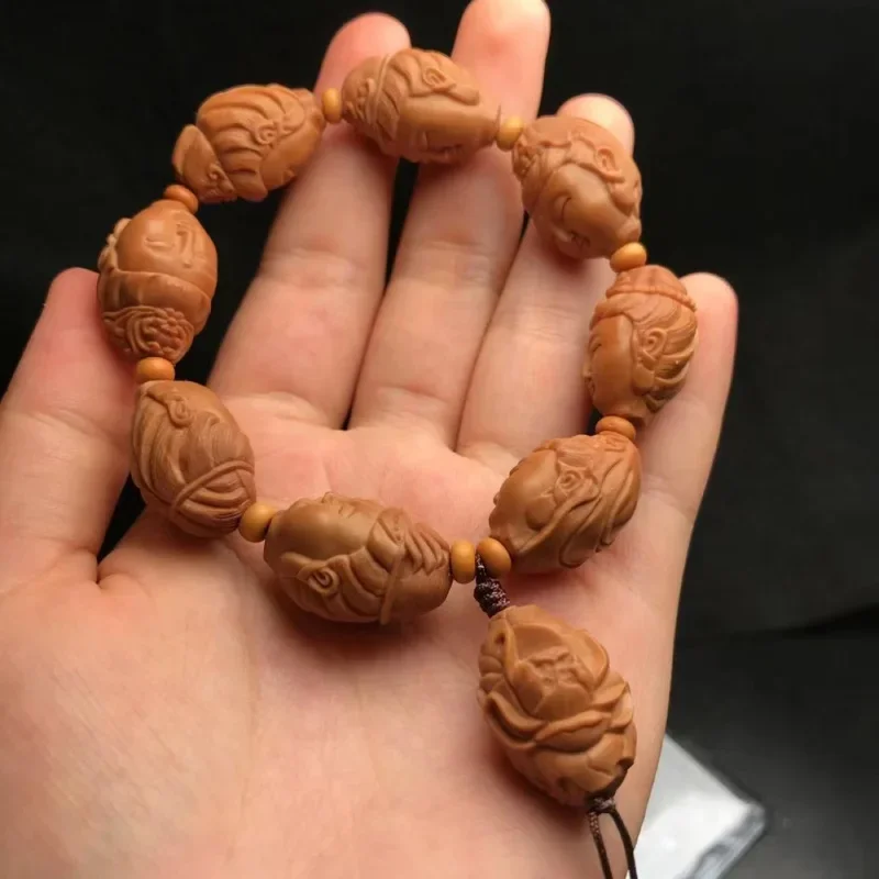 

Nut Crafts Most Beautiful Guanyin Eight Mammon Olive Hu Bracelet Carving