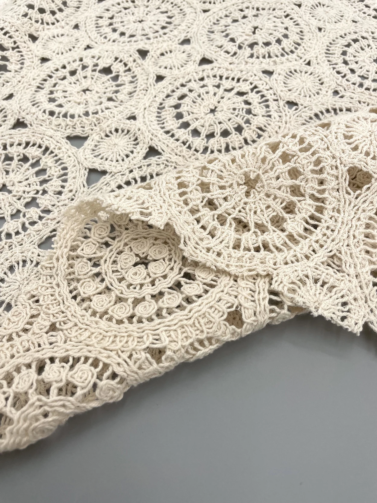 100% Cotton Embossed Jacquard Lace Fabric Beige Rose Design Sewing Material Wedding Dress Garment Fabric Sold By the Half Meter