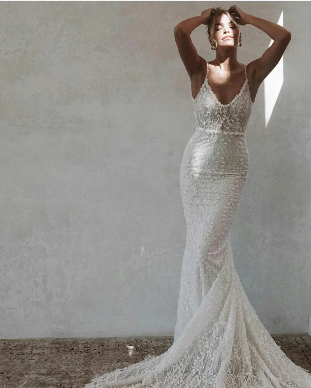 Elegant Mermaid Wedding Dress Flower V-Neck Lace Bridal Gowns Sequins Appliques Satin Vestina De Novia Plus Size Customized