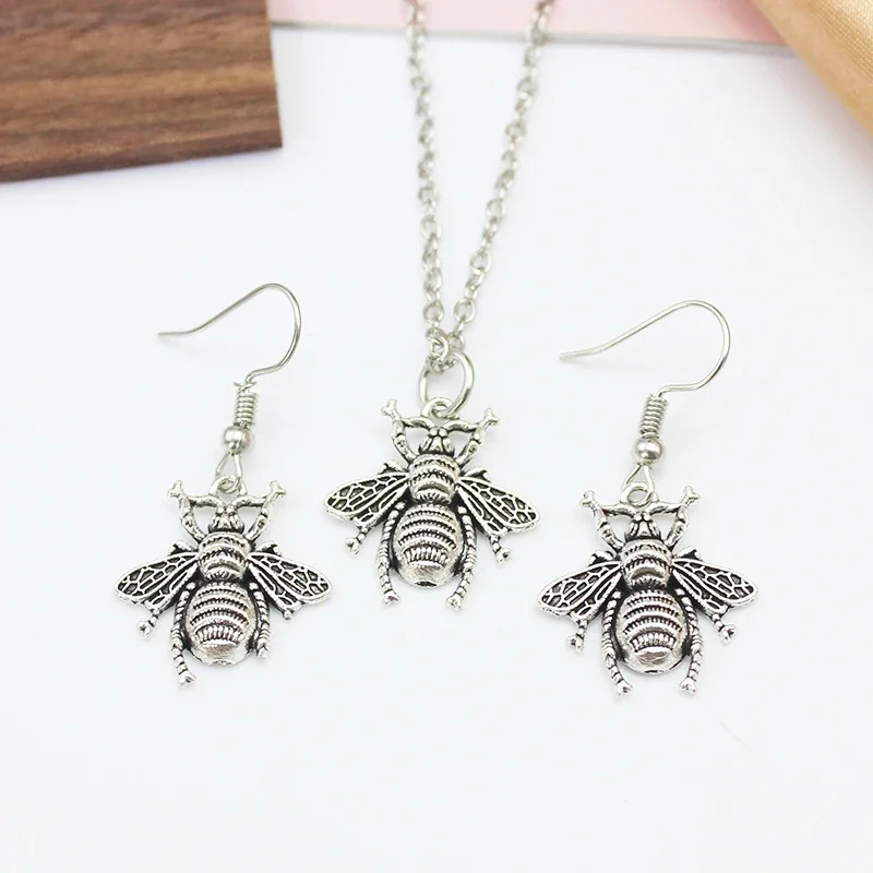 Vintage Silver Color Little Bee Pendant Chain Necklace for Women Exaggerated Clavicle Choker Neck  Jewelry Girl Gift Collar