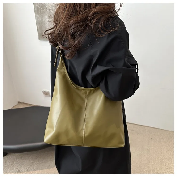 Large capacity commuting new winter popular 2025 solid color simple versatile fashion high sense texture casual single shoulder image 4