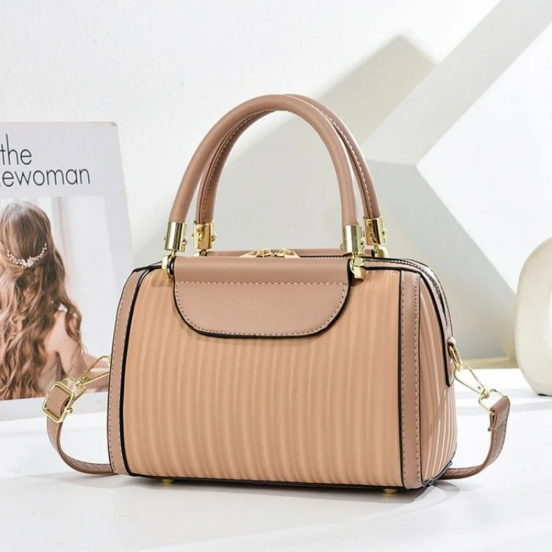 

Роскошная женская сумка-коробка с твердым каркасом и глянцевой кожей для современного массива