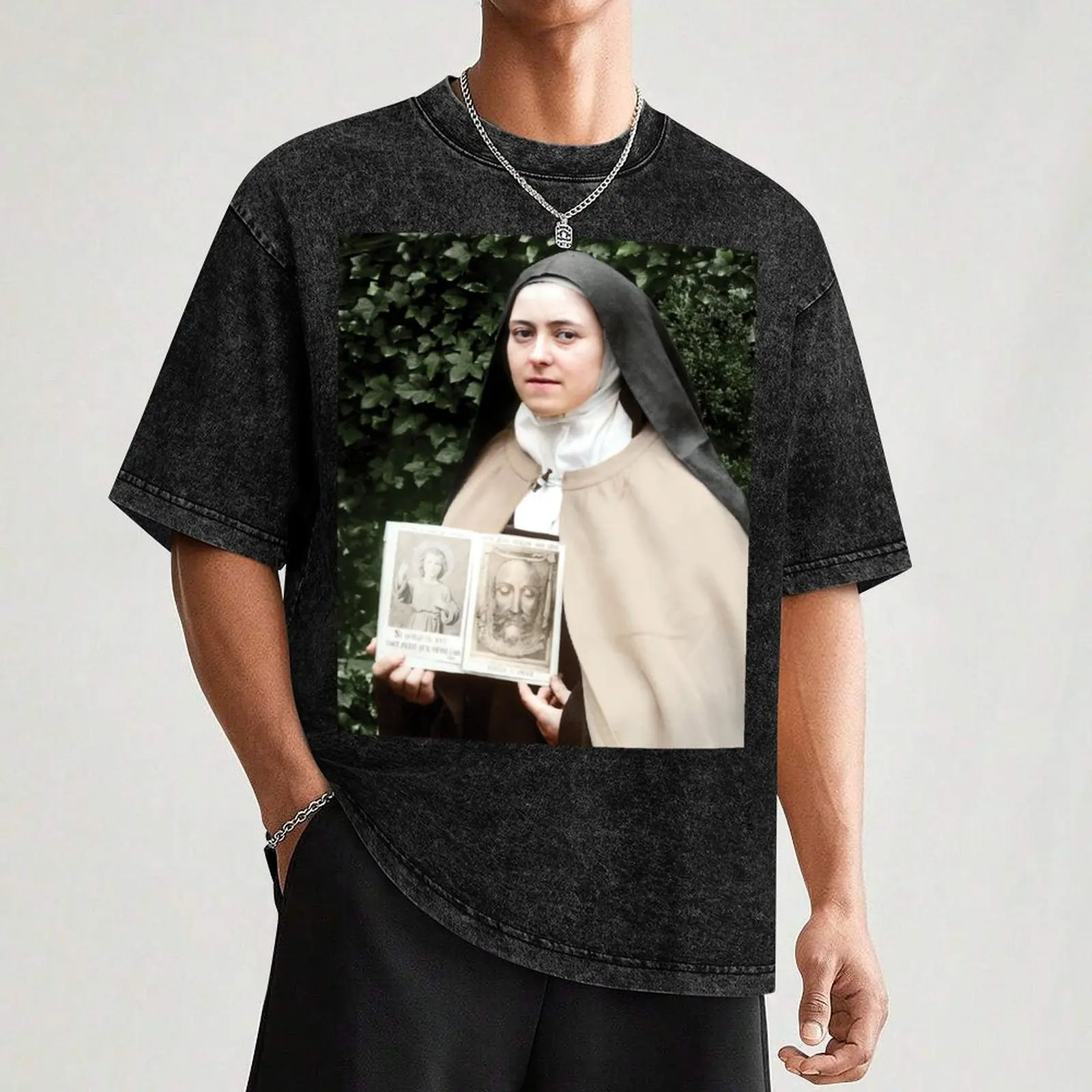 St Therese of the Child Jesus and the Holy Face the little flower photo in colour, catholic and Christian gifts, little  T-Shirt