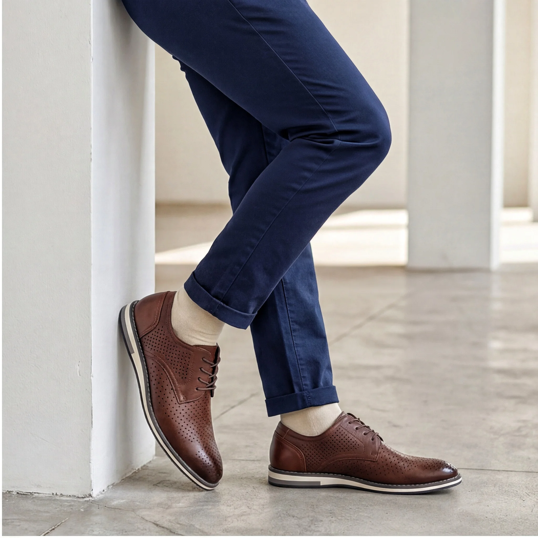 Braune atmungsaktive Herren-Freizeitschuhe, flache Schuhe mit Lochmuster, Herren-Sommerschuhe – Detail 2