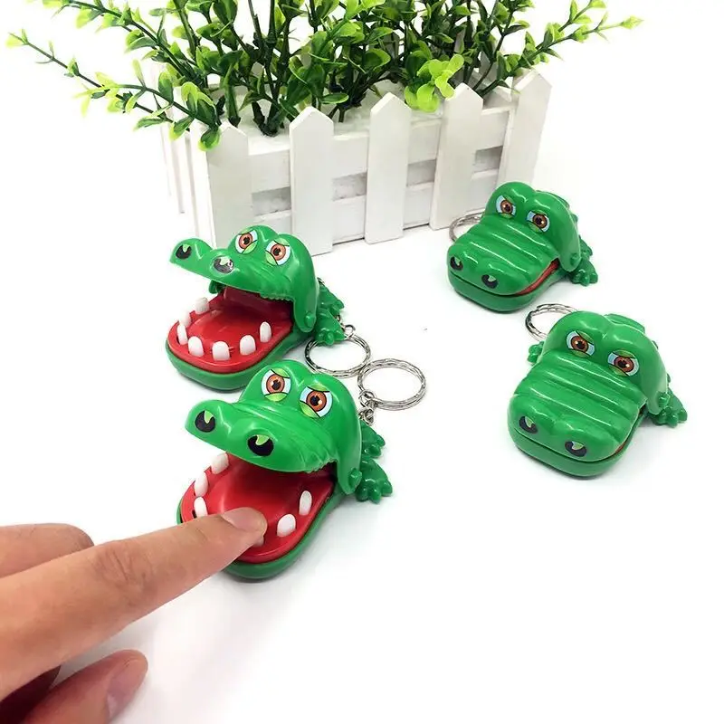 Creative Biting Finger Crocodile Keychain Children and Adults Depressurize Game Fun Toys Keyring Backpack Pendant Jewelry Gifts