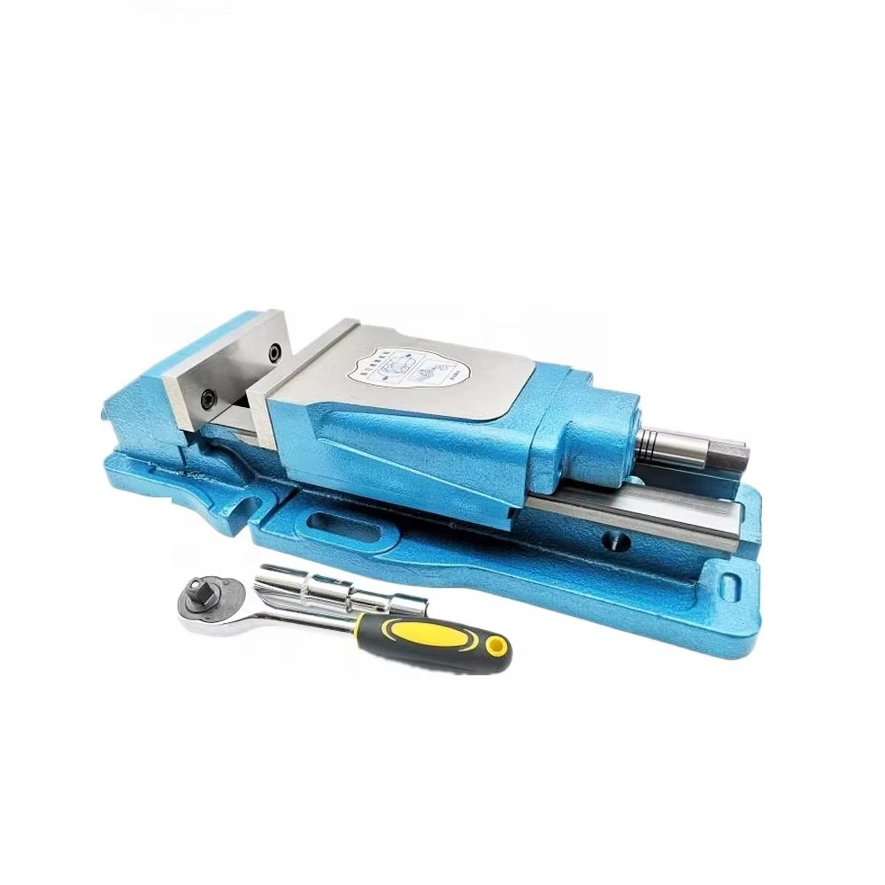 

CNC milling machine with hydraulic precision vise