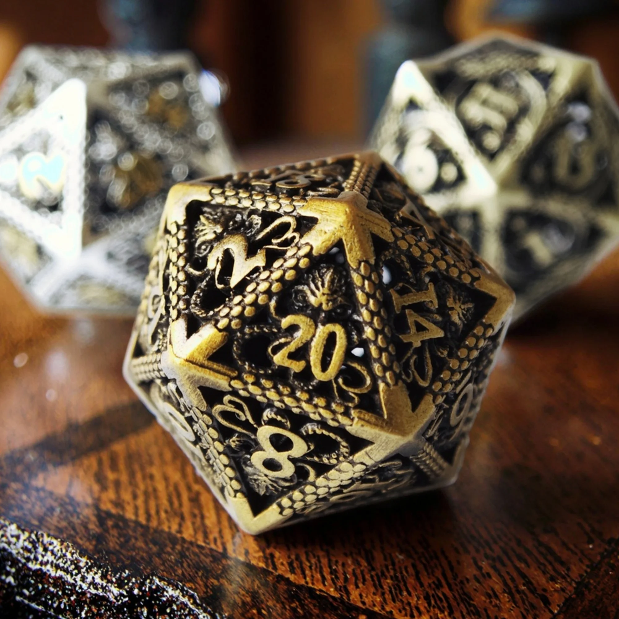 

MINI PLANET 1pcs Hollow Octopus Metal D20 Dice Polyhedral D&D Metal Dice 20 Sides For TRPG Board Game Dragon 25mm D20 Dice