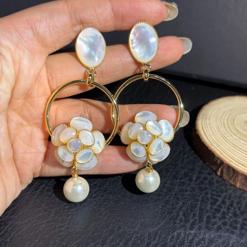 Natural Shell Plump Heavy Industry Fritillaria Camellia Dangle Earrings Copper Plated Circle Pendant Versatile Niche Earrings