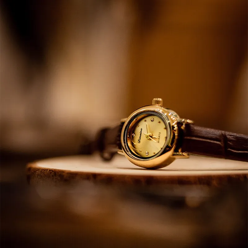 New Oval-Shaped Leather Strap Vintage Watch, Antique Style Watch, High-Quality Selected Timepiece, A Perfect Gift For Women.