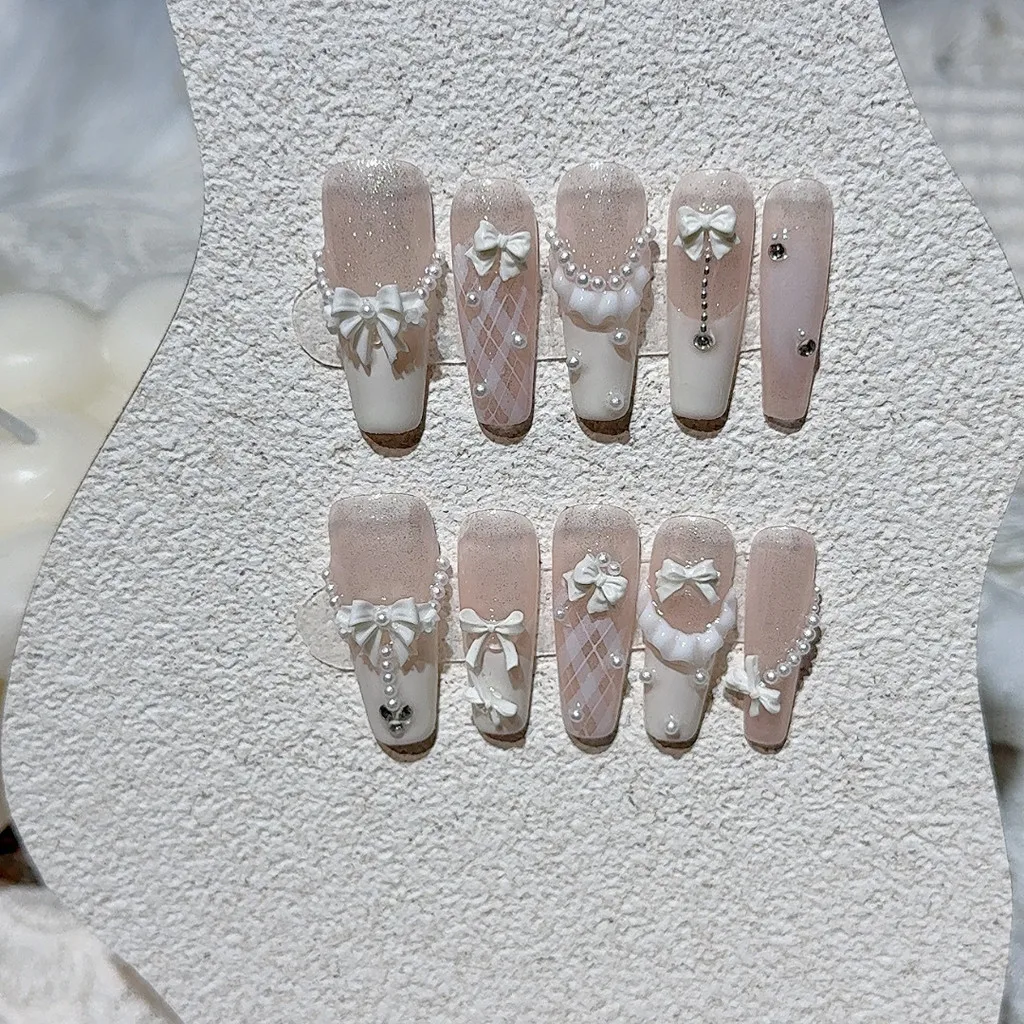 10 Stück süßer karierter Rock, Ballettkunst, glitzernd, weiß, handgefertigt, zum Aufdrücken der Nägel, 3D-Perlenschleife, französische künstliche Nägel, abnehmbar, wiederverwendbar