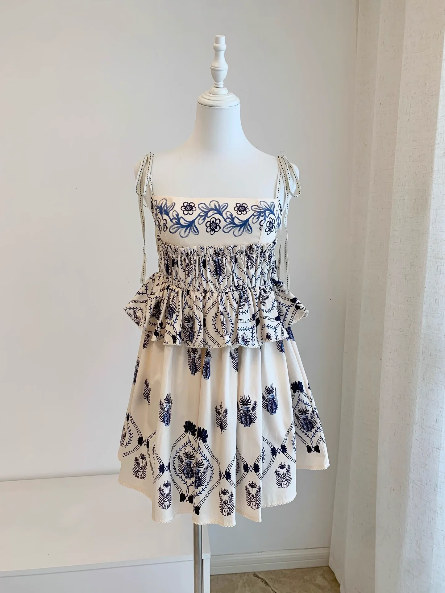 

2025 New Female Blue Flower Print Dress Ruffles Elastic Chest Sleeveless Holiday Ladies Mini Robe