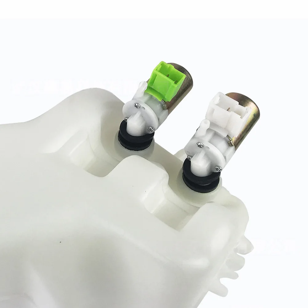 Front Windscreen Washer Fluid Bottle Tank With Dual Pumps For Nissan Patrol GQQ Y60 For Ford Maverick DA 2891005J00