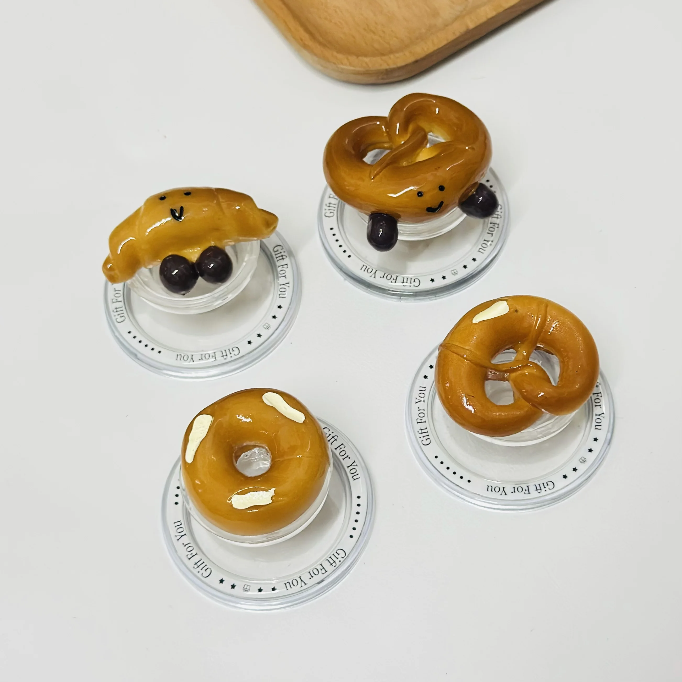 

3D Cute Bread-Shaped Mobile Phone Stand for iPhone 17 16 Accessories Adhesive & Foldable Airbag Stand Magnetic Adhesive Stand