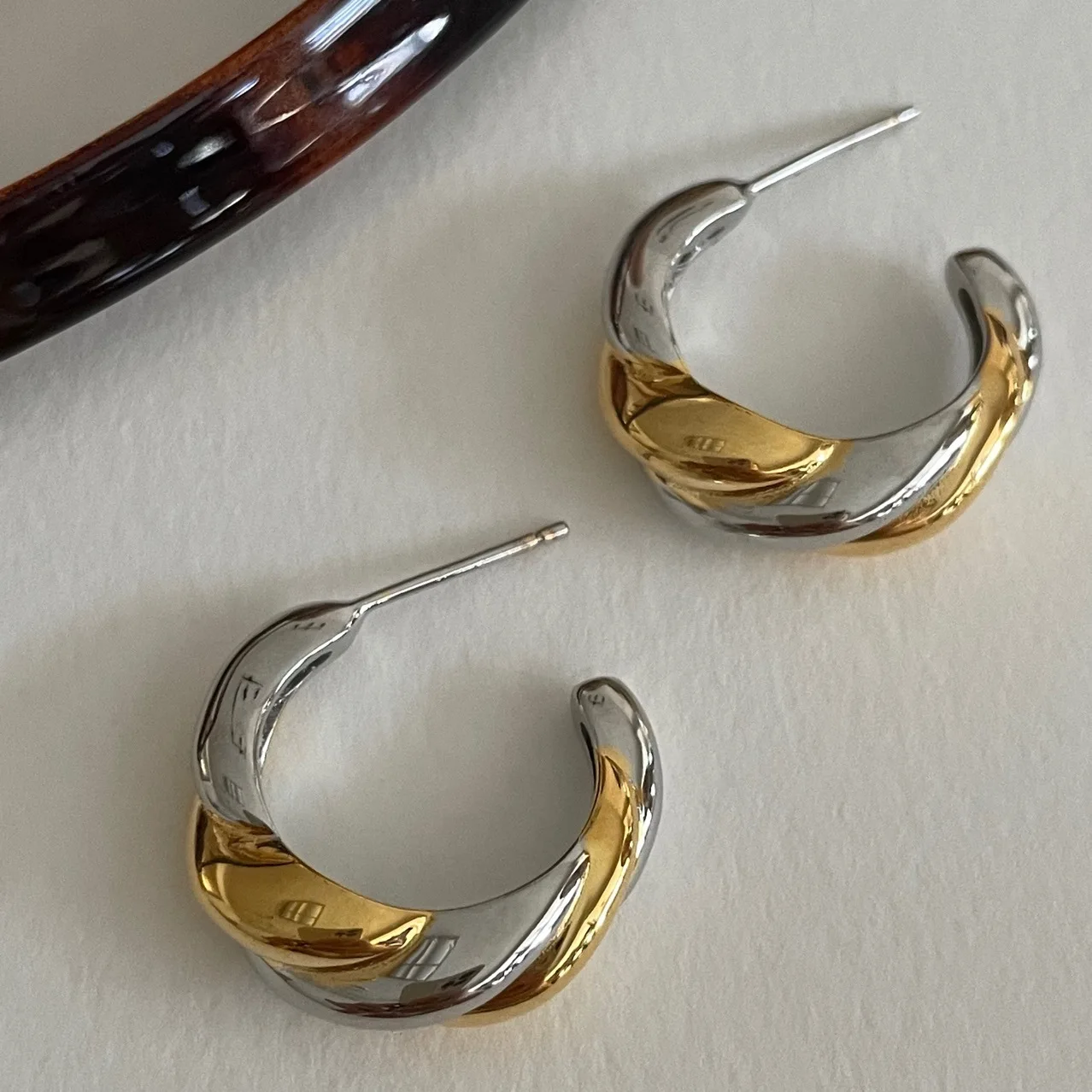 

Brass Retro CC 2 Tone Twist Hoop Earrings Women Jewelry Punk Party T Show Gown Runway Trendy Korean Japan Israel Style INS