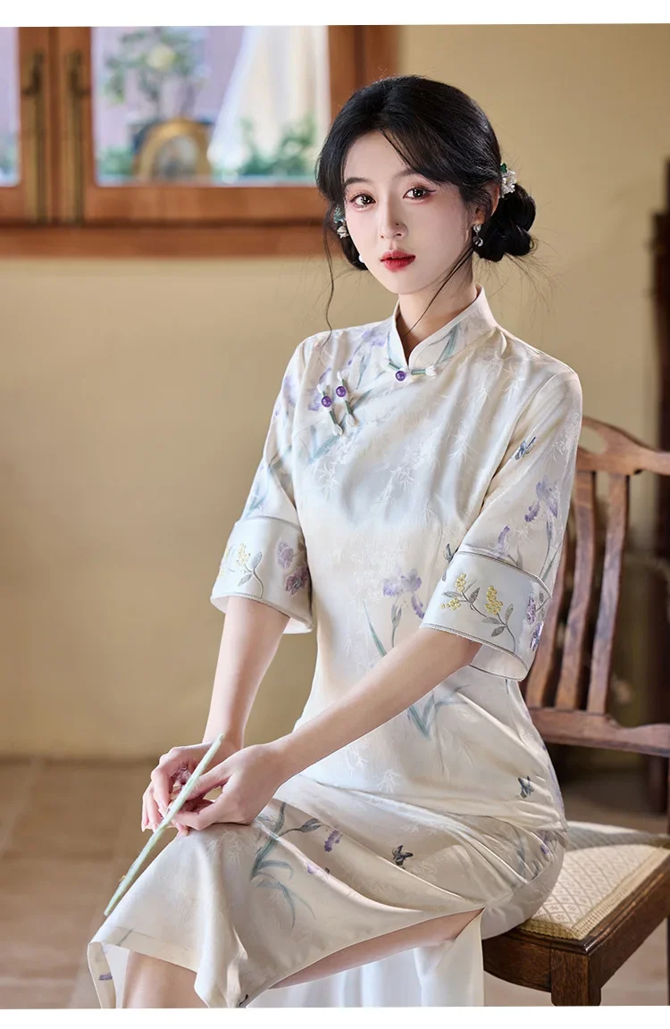 

Лето 2025 г., фиолетовое платье Cheongsam с короткими рукавами и принтом в китайском стиле, модифицированное вечернее платье Ципао для женщин, вечерние