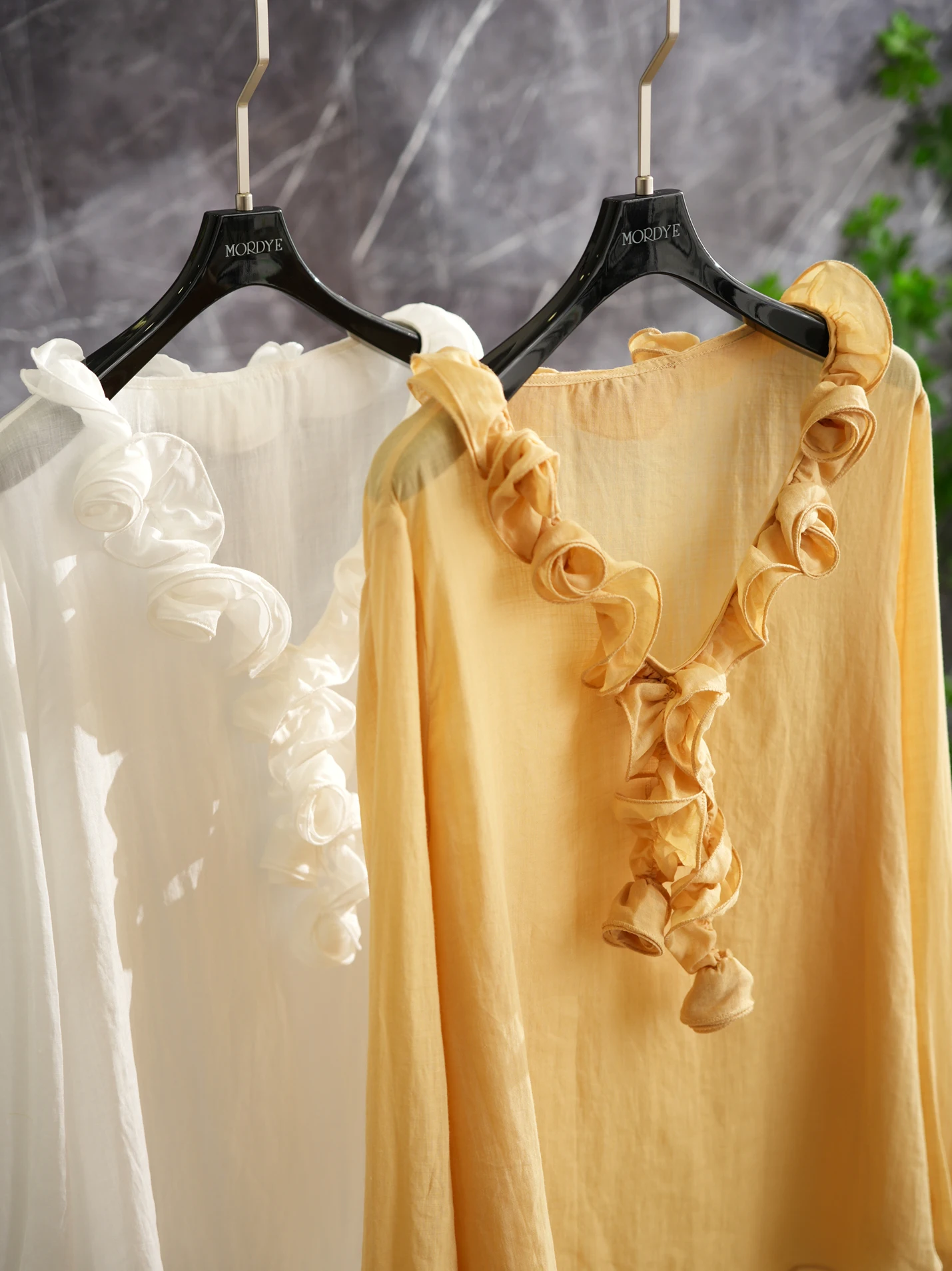 

Элегантная легкая рубашка! Блузка из 100% льна с асимметричным длинным рукавом и V-образным вырезом, оригинальный дизайн, прямой крой, с кружевной отделкой