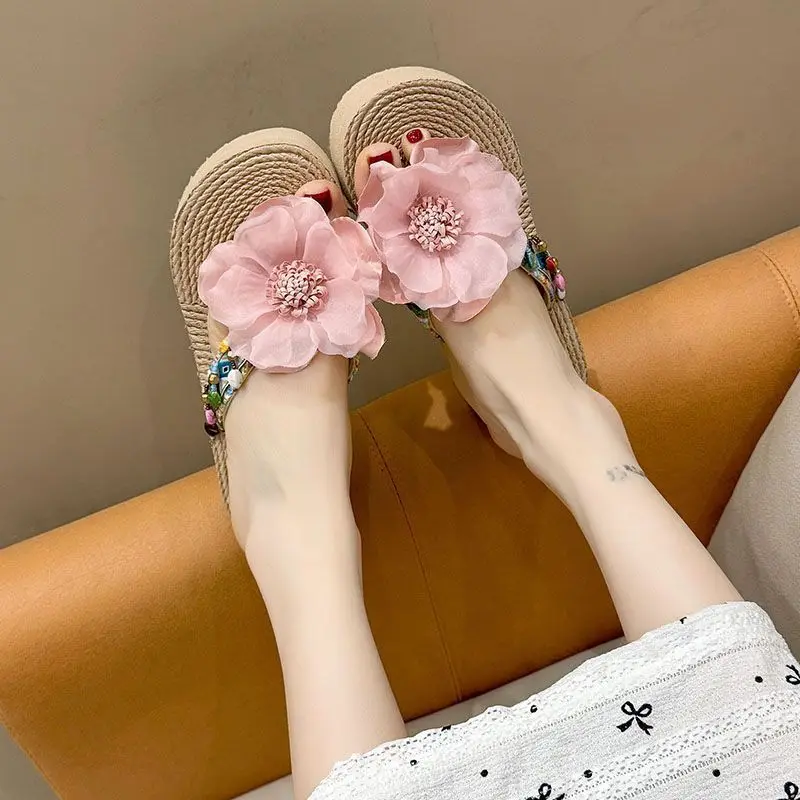 

Fashion New Summer Floral Ethereal Bohemian Thick Sole Non-Slip Flip Flops Beach Sandals for Vacation