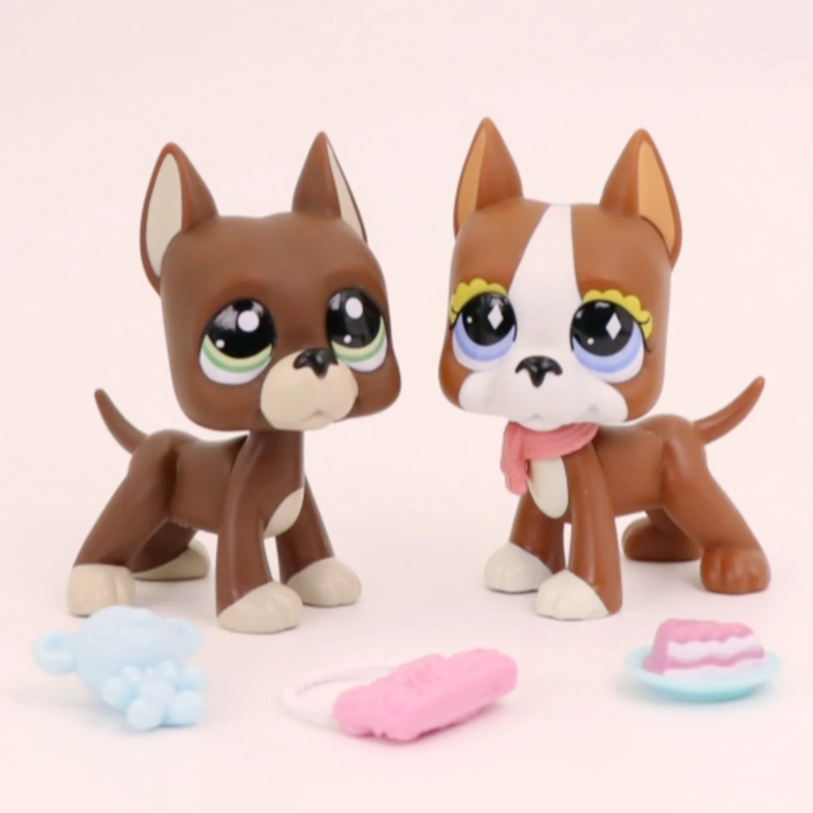 

2 pcs Minilpsshop Shop Bobble Head Toys Red-Brown Great Dane Dog #589 Flower Eyeshadow Blue Eyes And #1519 Green Eyes for lps