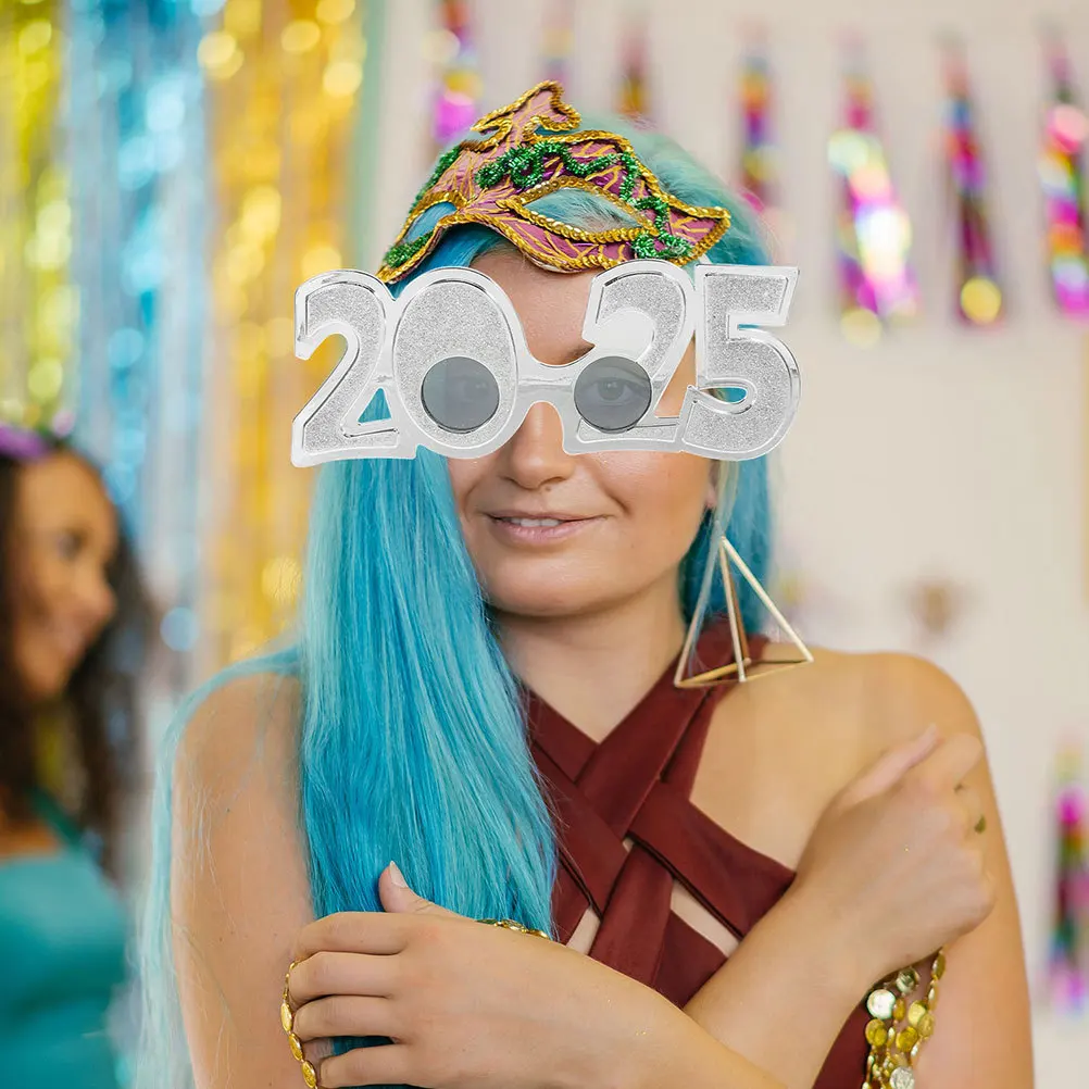 

Набор из 4 забавных пластиковых очков с цифрами 2025 для новогодней вечеринки, фотосессий и декораций