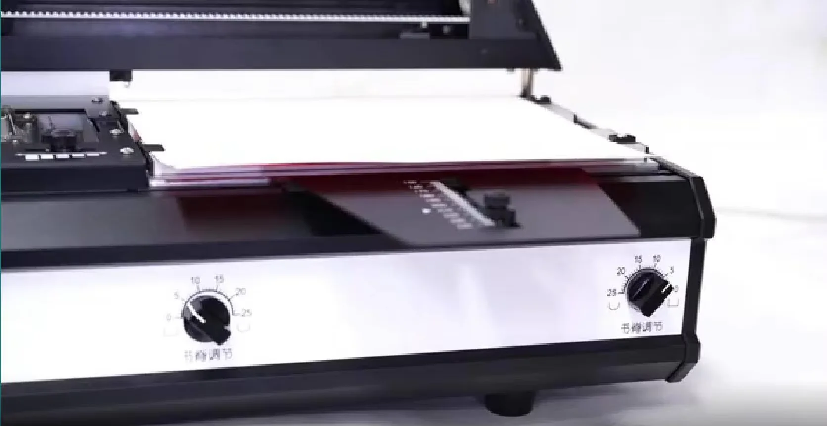 Máquina automática de encadernação de livros de mesa com cola quente 120-180 livros/hora de 45 mm de espessura alimentada por eletricidade