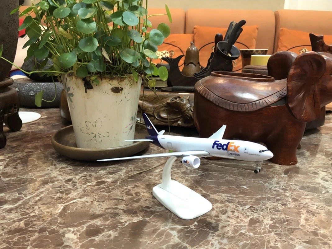 1:300 طائرات بمقياس معدني B777 طائرات فيديكس 20 سنتيمتر مع عجلة معدات الهبوط نموذجية طائرات مجمعة هدية بواسطة الطيران #3