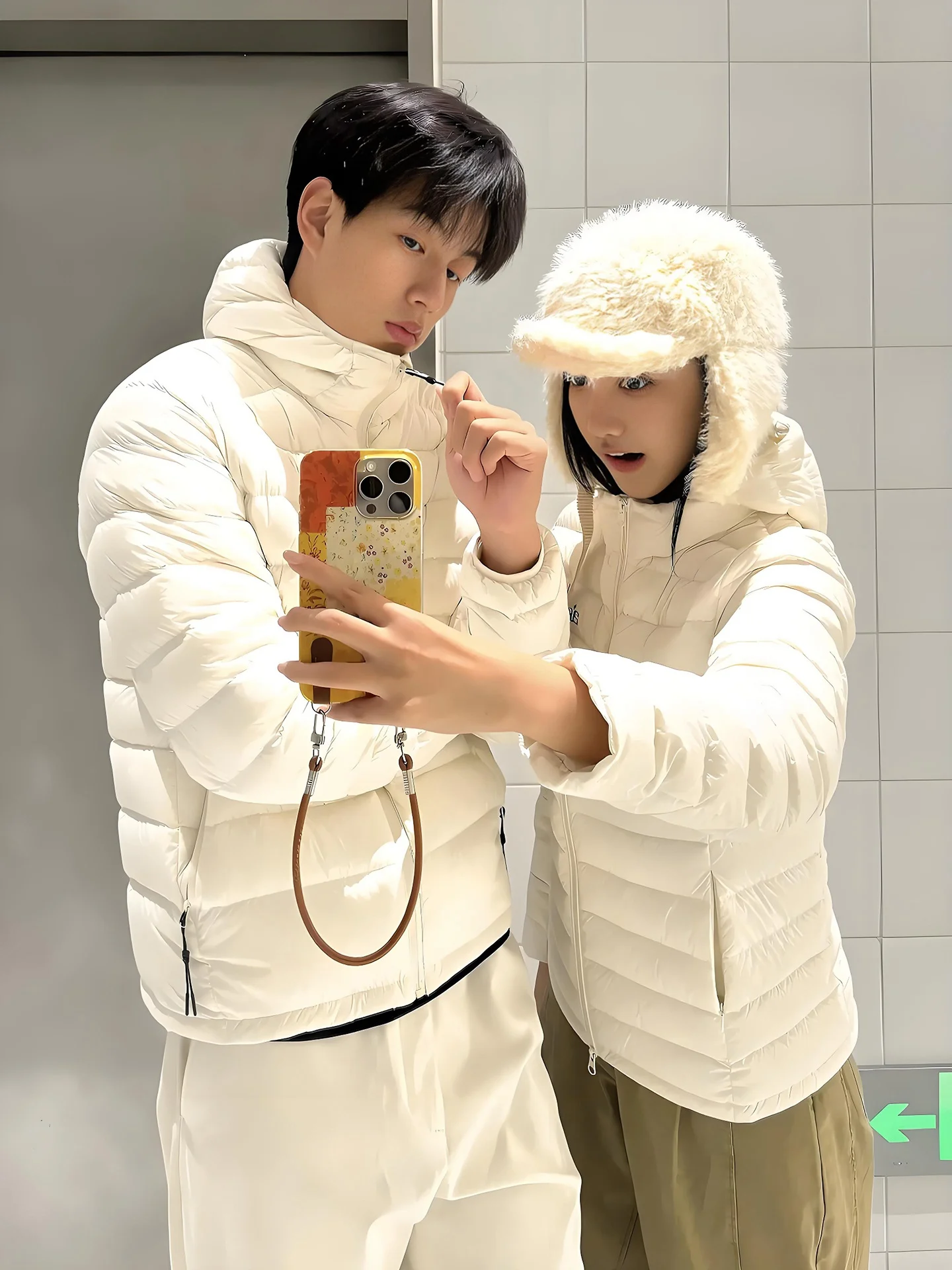 

Белая легкая утепленная куртка с капюшоном, модная брендовая парная одежда для мужчин и женщин, зимнее пальто