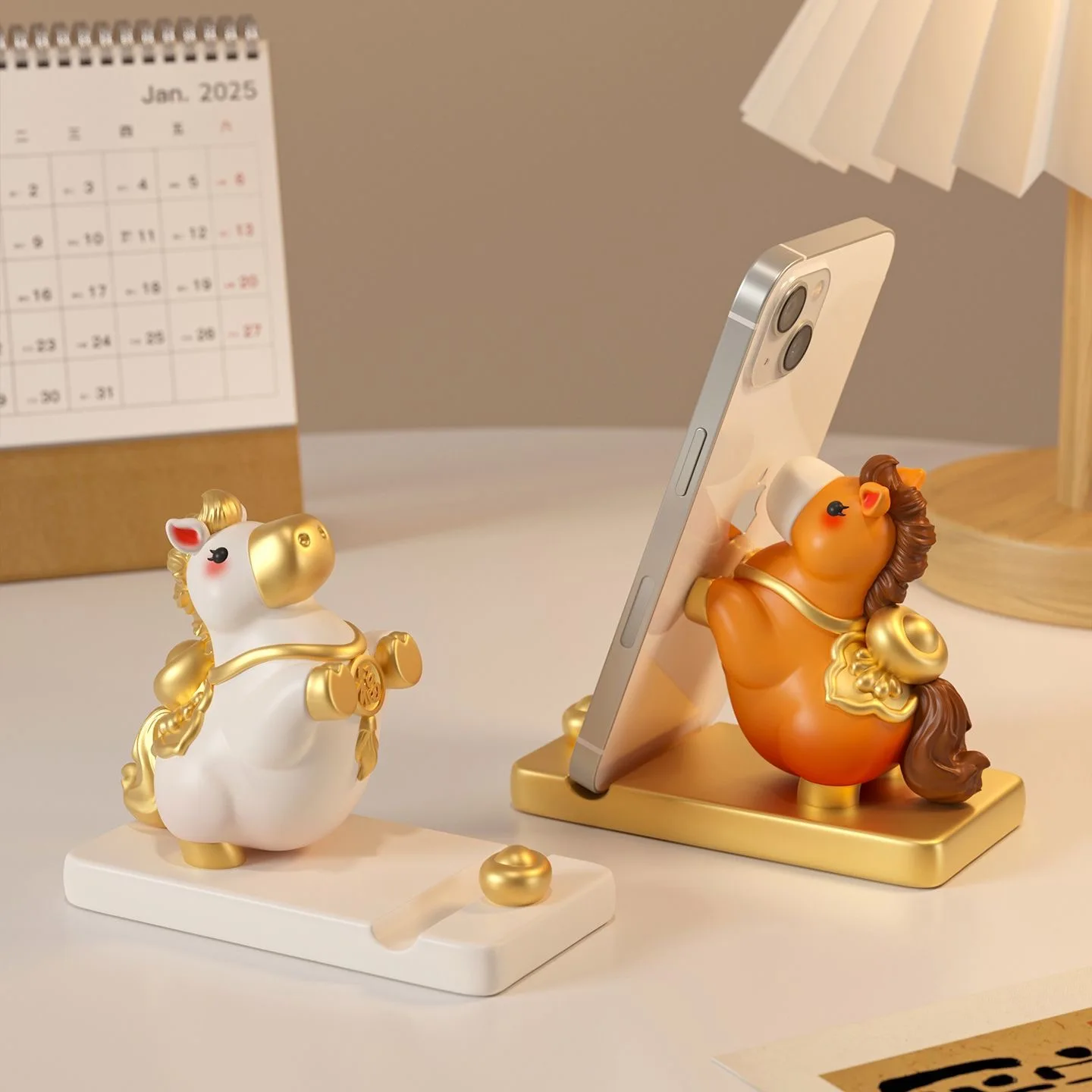 

Horse figurine phone holder, instantly bring wealth, office desk decoration