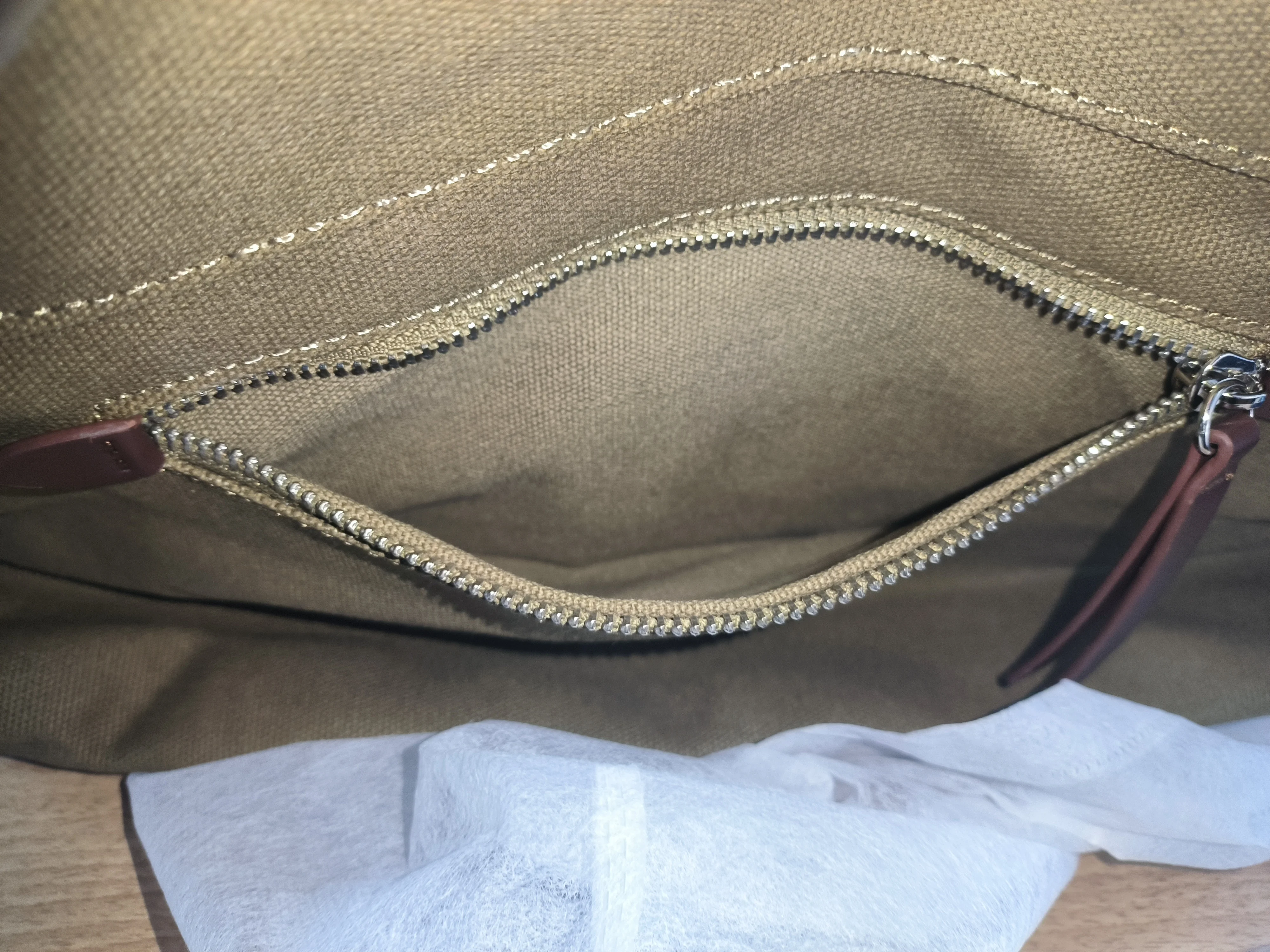 Luxuriöse Canvas-Leder-Mehrfach-Taschen-Tragetasche, Damen-Schultertasche mit Reißverschluss im Vintage-Stil, Motorrad-Biker-Style Handtasche, Leichtgewichtig – Detail 8