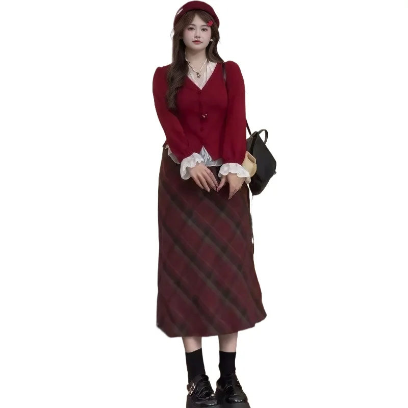 

Слегка толстый мм Pure Desire Стиль Красный кружевной элитный вязаный топ + клетчатая юбка Тонкий костюм Рождественский стиль Высокий уровень внешнего вида