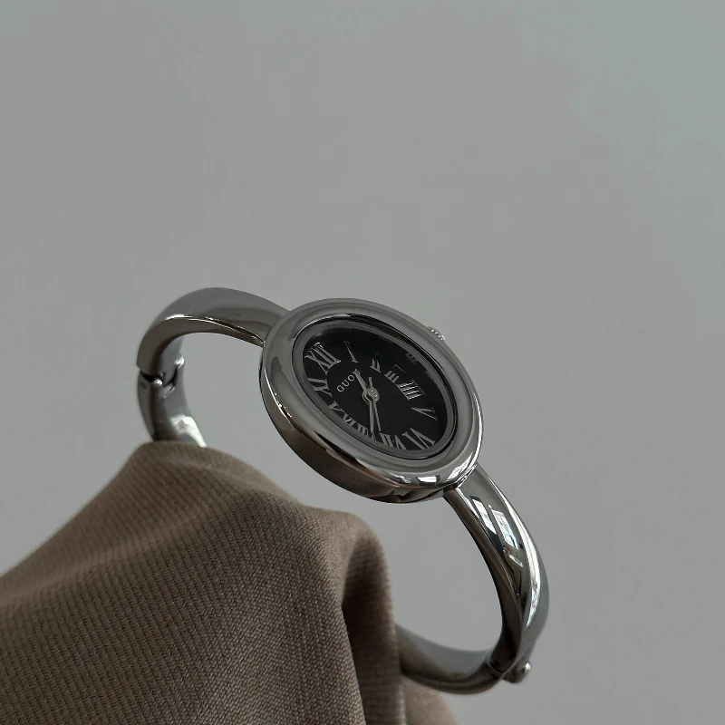 Oval bracelet women's watch 2025 new light luxury student trend fashion niche women's high-end quartz watch birthday present