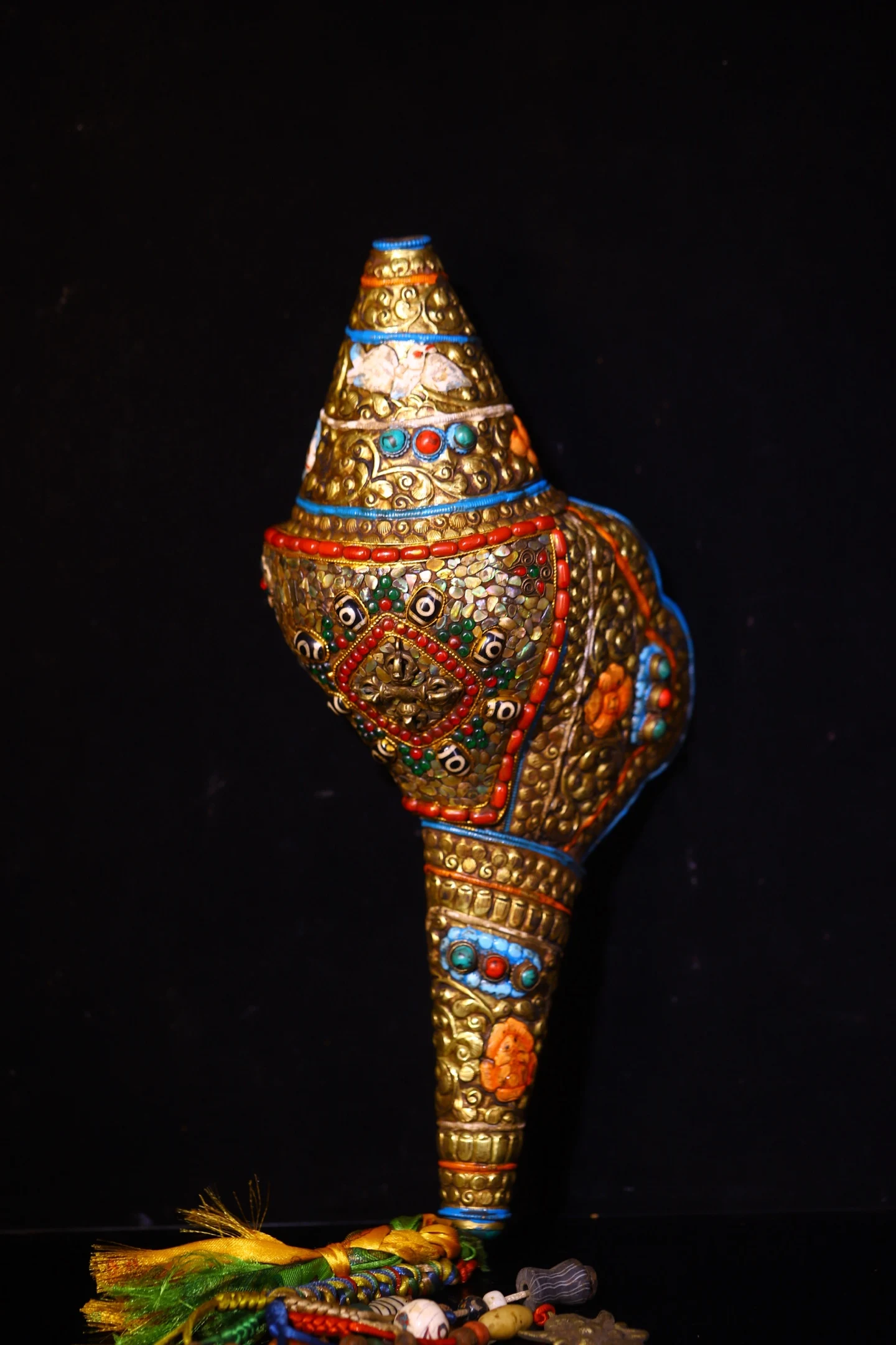 Tibetan Silver Gilded Filigree Mosaic Gem Shell Shakyamuni Buddha Lotus Buddha Terrace Lotus Lantern Worship Hall Town house