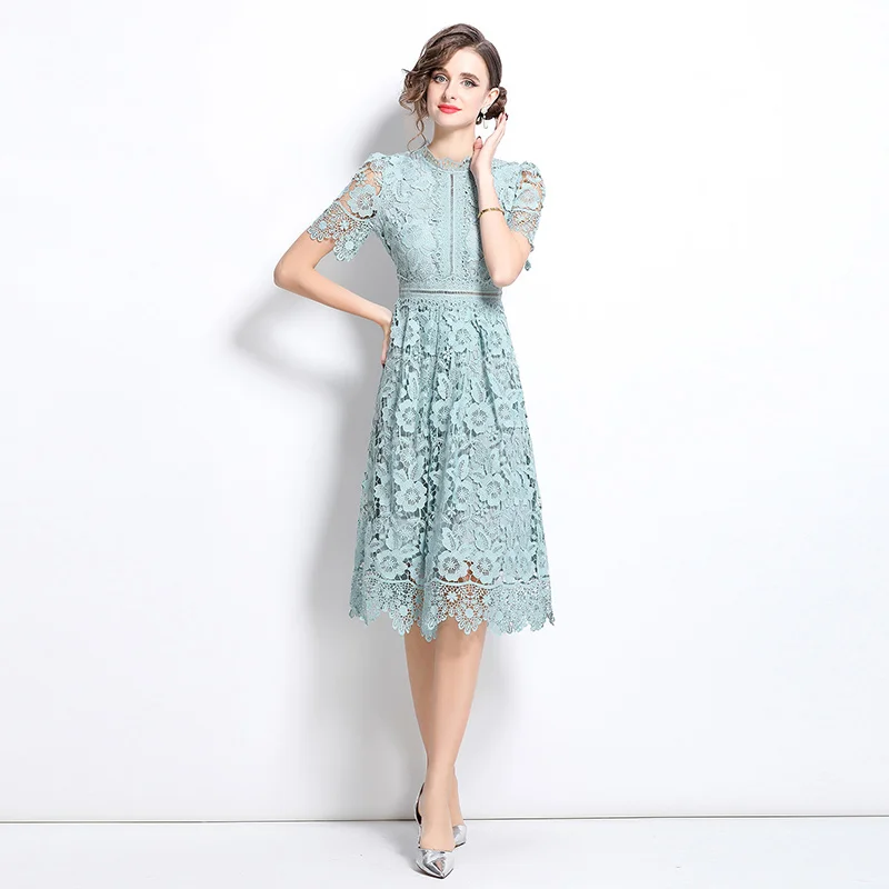 Nischenkleid im französischen Stil, wasserlösliches Spitzenkleid 2025, Damen-Sommer-Retro-elegantes Temperament, hohle Stickerei, mittellanges Kleid