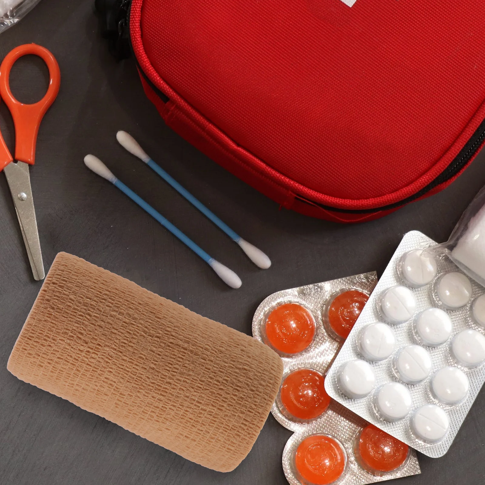 

Self Adhering Athletic Tape 1 Roll Multi Function Wrap for Muscle Support Skin Friendly Comfortable Lightweight Fixing Bandage