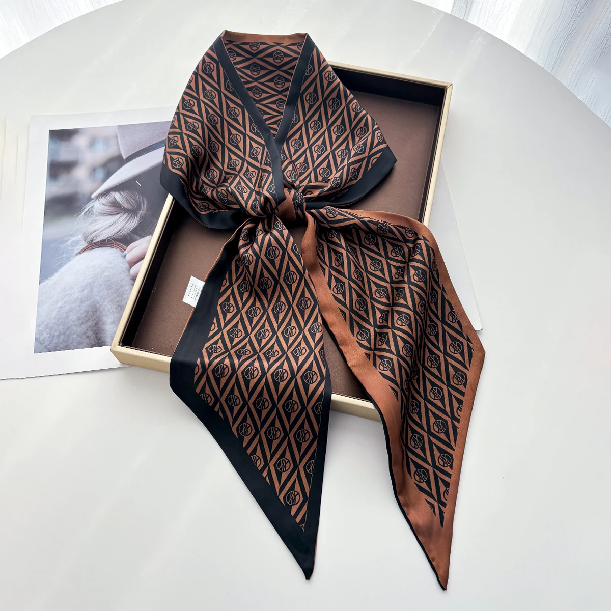 

Printed Skinny Scarf For Women Luxury Hair Band Soft Stain Silk Ribbon Tie Neck Bag Scarf Fashion Wrist Belt For Daily Wear