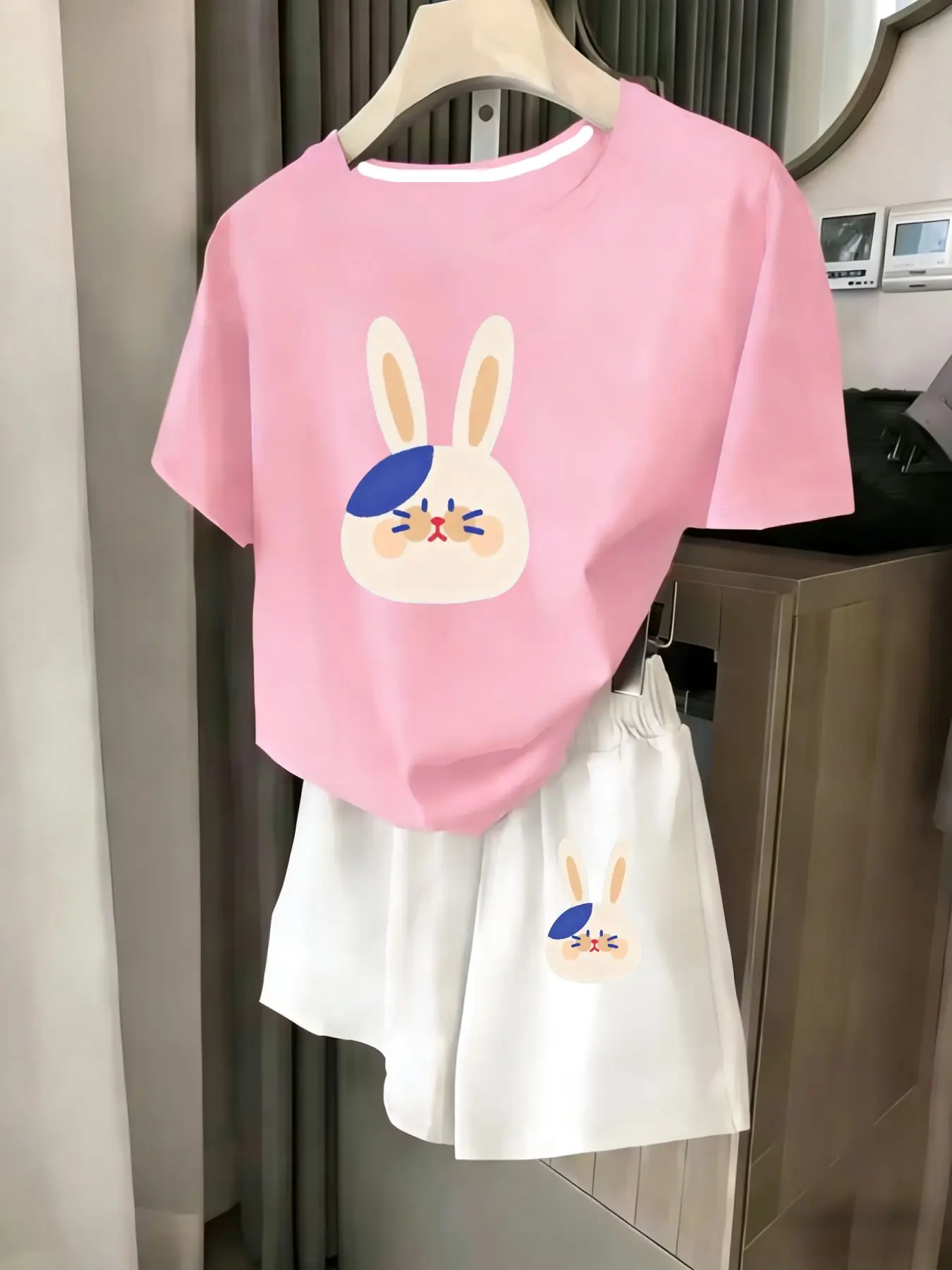 

Ladies 2-Piece Set Summer Beach Vacation Casual round Neck Short Sleeve Random Print T-Shirt Elastic Waist Shorts Suit Comfortab